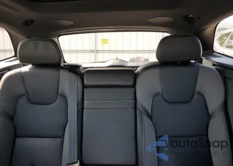 2022 Volvo Xc60 B6 R-Design из США, поврежденный, VIN YV4062RMXN1941583